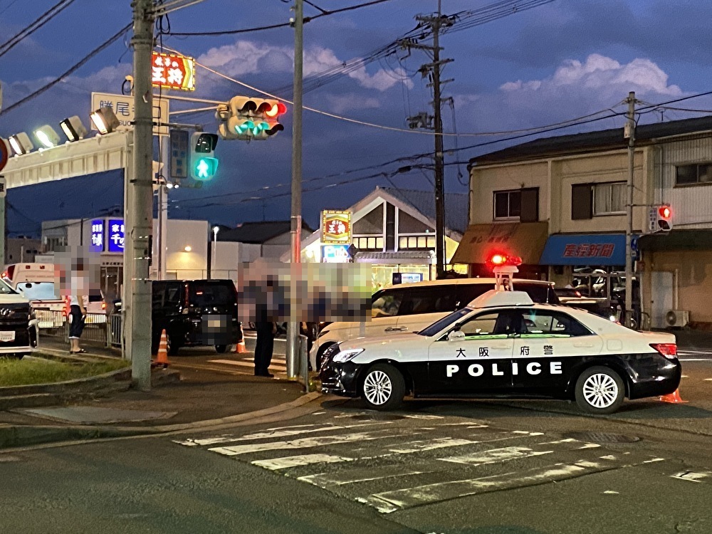 箕面市 2020年8月13日 国道171号線 勝尾寺口交差点付近で自動車同士の事故が発生しました 現在も事故処理のため交通規制が行われています １９時５０分 解除となりました 号外net 箕面市 池田市