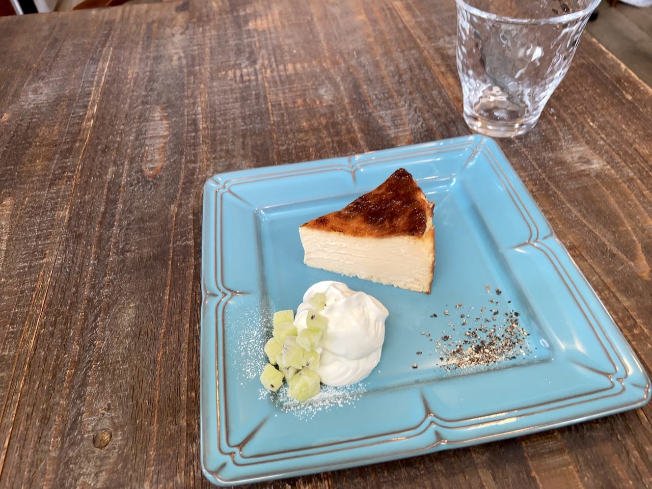 池田市石橋のカフェ「ROMANECO」のチーズケーキ