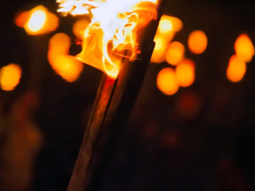 池田の伝統的な火祭り「がんがら火祭り」