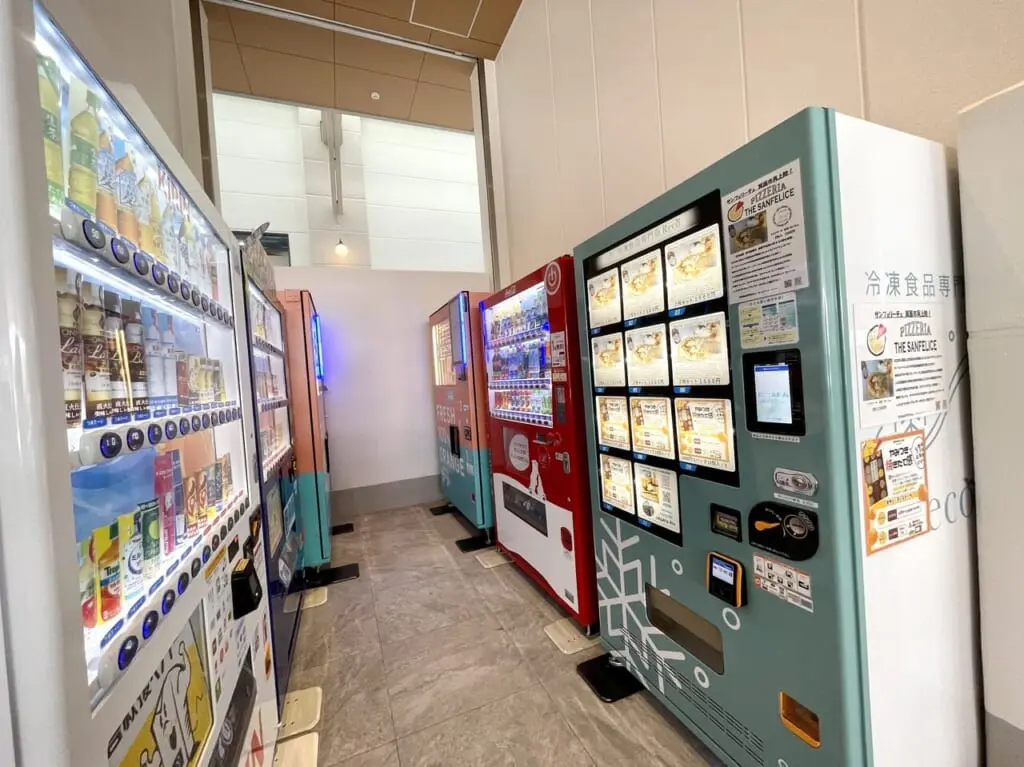 「箕面萱野駅」バスターミナル横の自動販売機