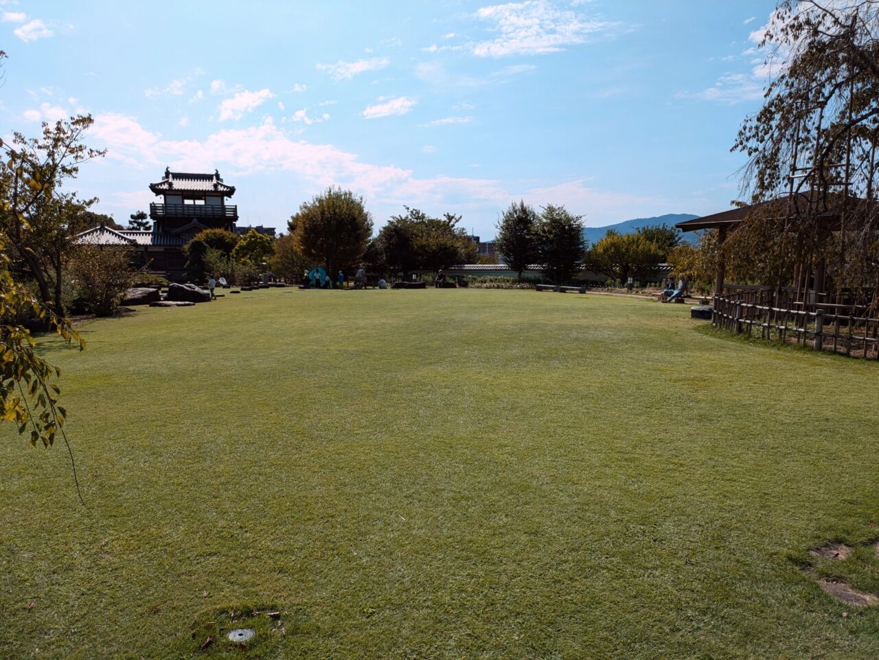 池田城跡公園芝生広場