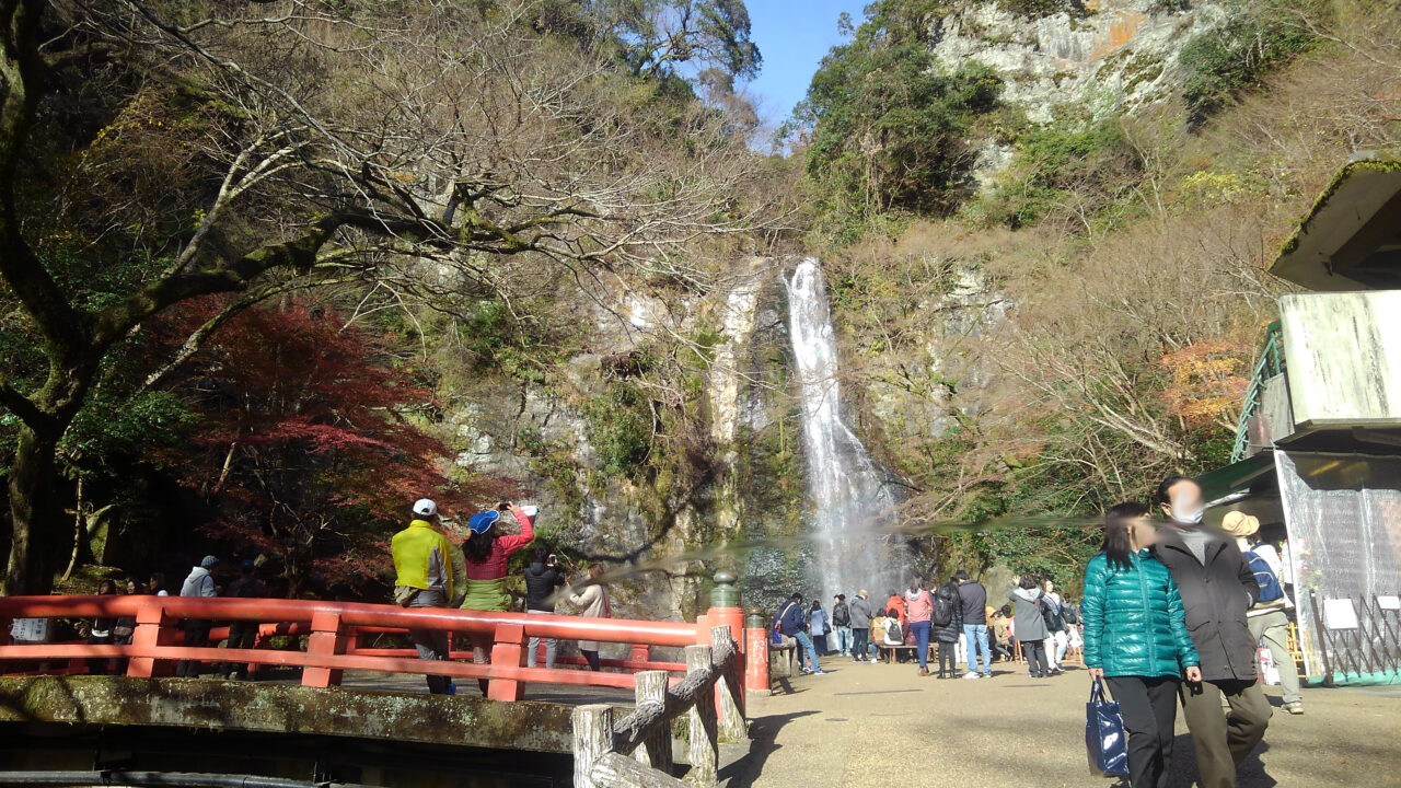 昼の箕面大滝