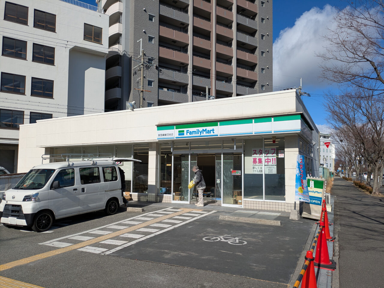 ファミリーマート箕面繊維団地店