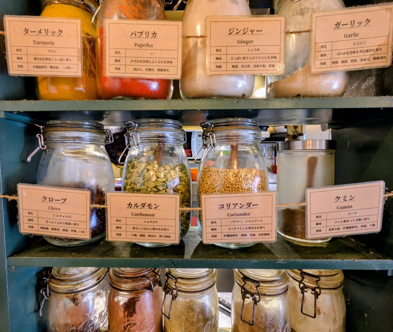 スパイスの棚