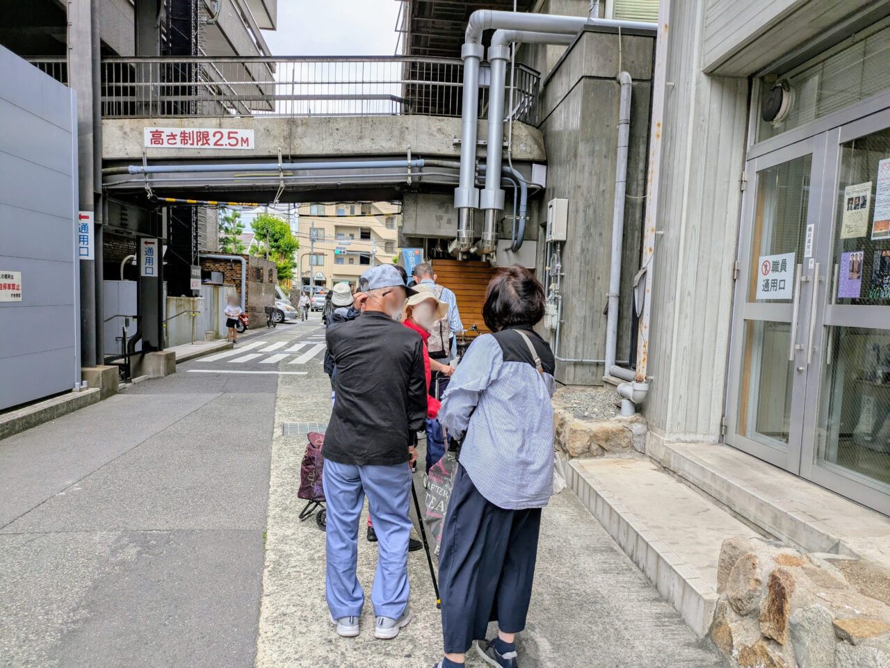 オープン前の行列