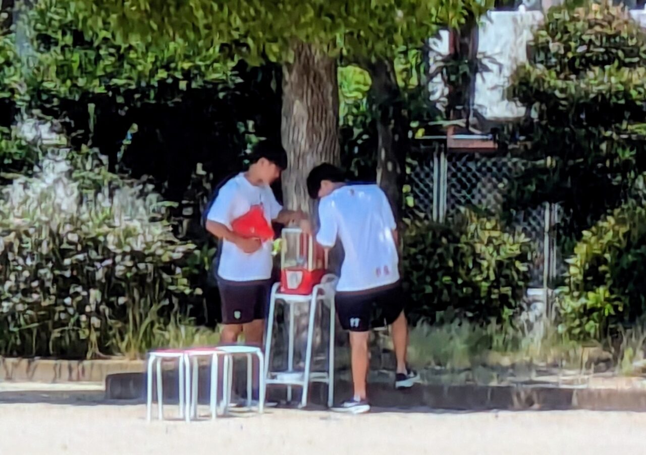 ガチャガチャの準備中