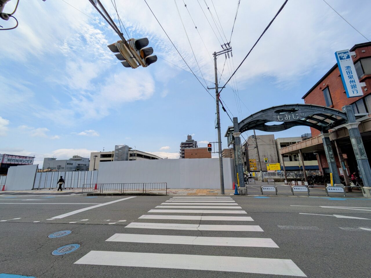 みのおサンプラザ建て替えの様子