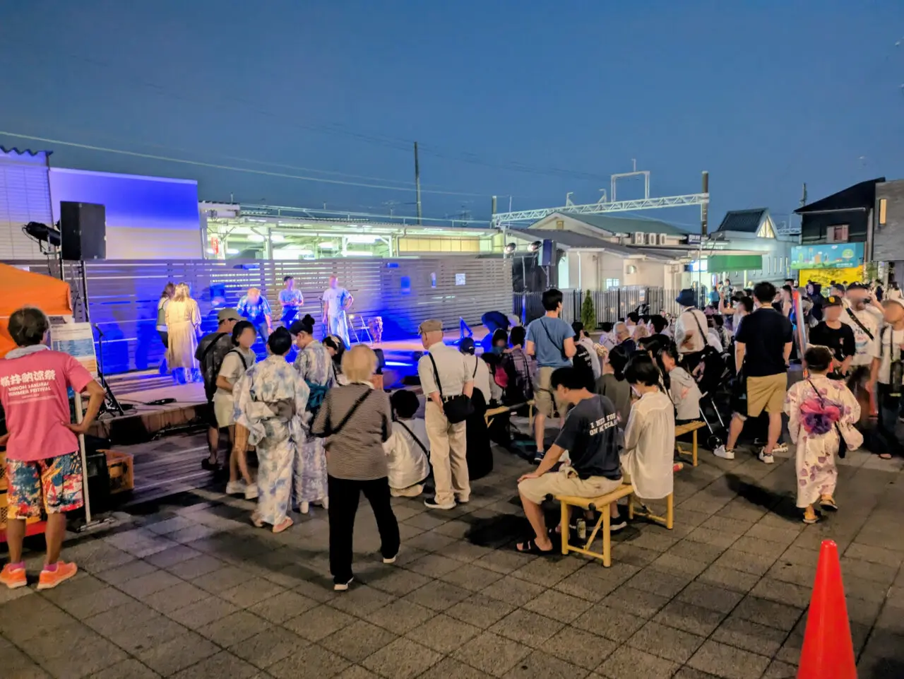 駅前のステージ