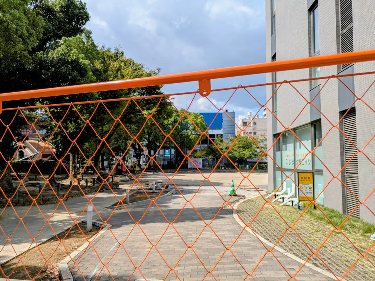 中央公民館横の入り口