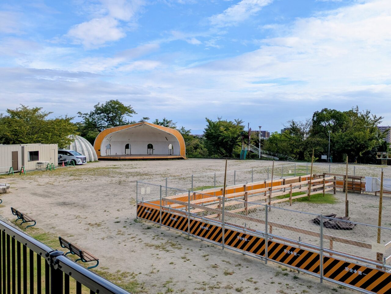 五月山公園ステージ前広場