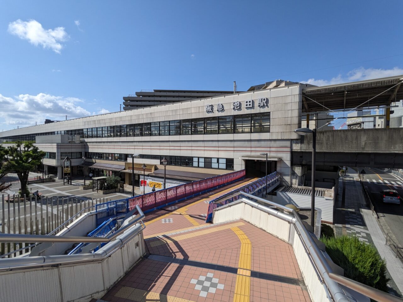 池田駅とてるてる広場