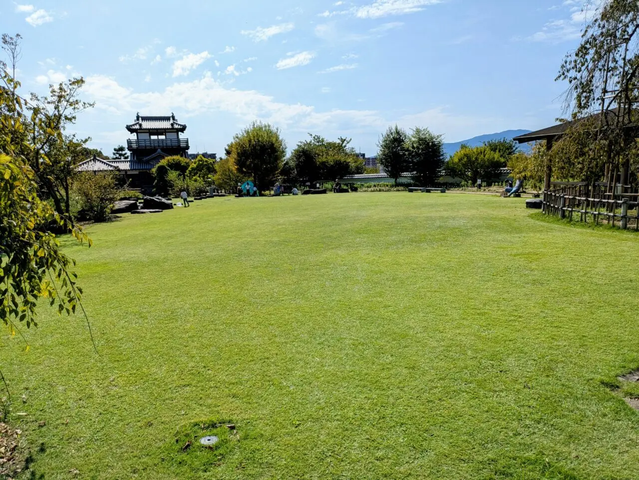 城跡公園の芝生広場