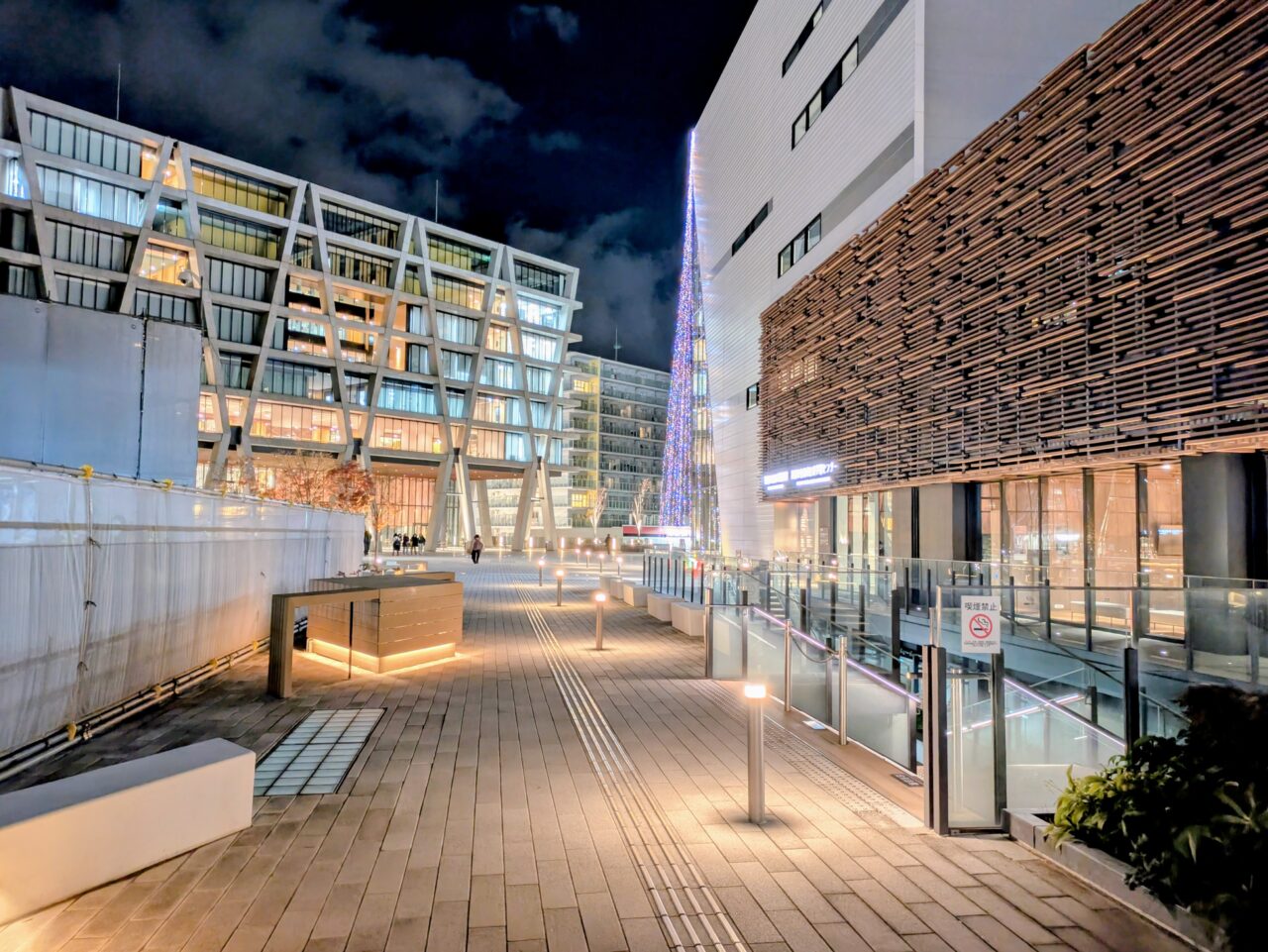 箕面船場　連絡デッキ