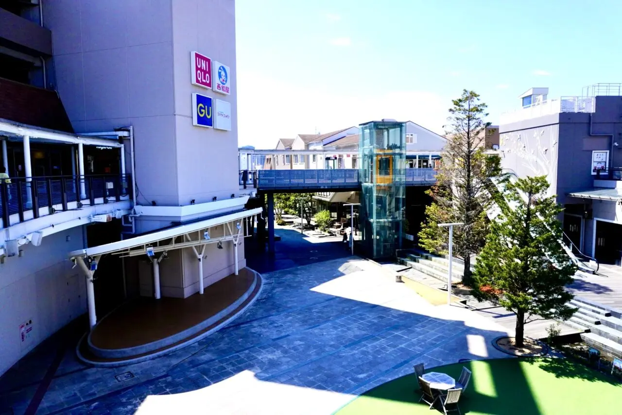 みのおキューズモールみのおの空にこいのぼりが泳ぐ2026年4月