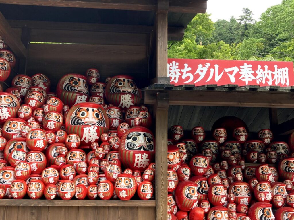 勝尾寺だるま奉納棚2026年4月